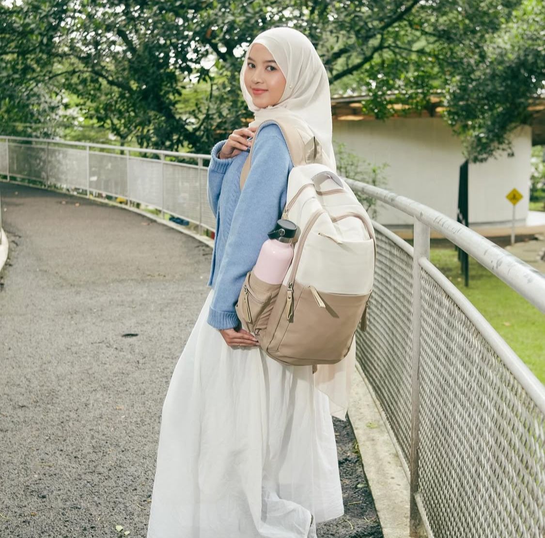 Konten Visual Produk Carry Me Bersama Talent Rifera