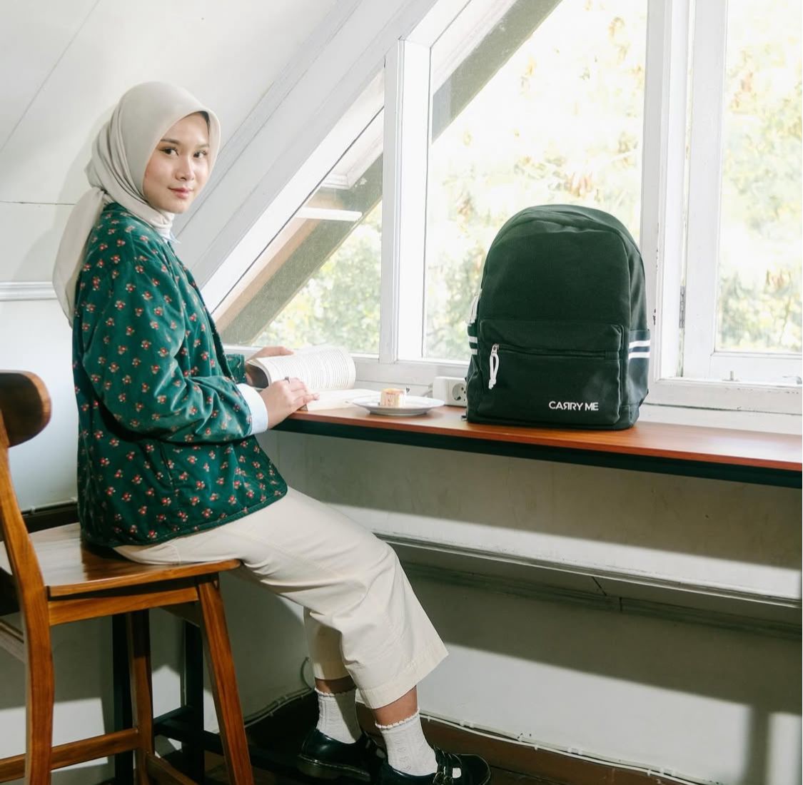 Katalog Produk Carry Me dengan Model dari Rifera Management